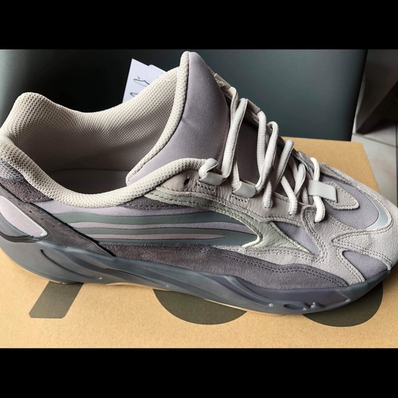 Adidas Yeezy Boost 700 V2 Tephra-size 12 (mens) - Picture 3 of 4